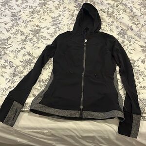 Lululemon rain-resistant jacket in size 4